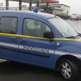 un dispositif de gendarmerie très important a été mobilisé pour traquer les tireurs, partis à pied et toujours en fuite (image d'illustration). KEYSTONE/AP/MICHEL SPINGLER